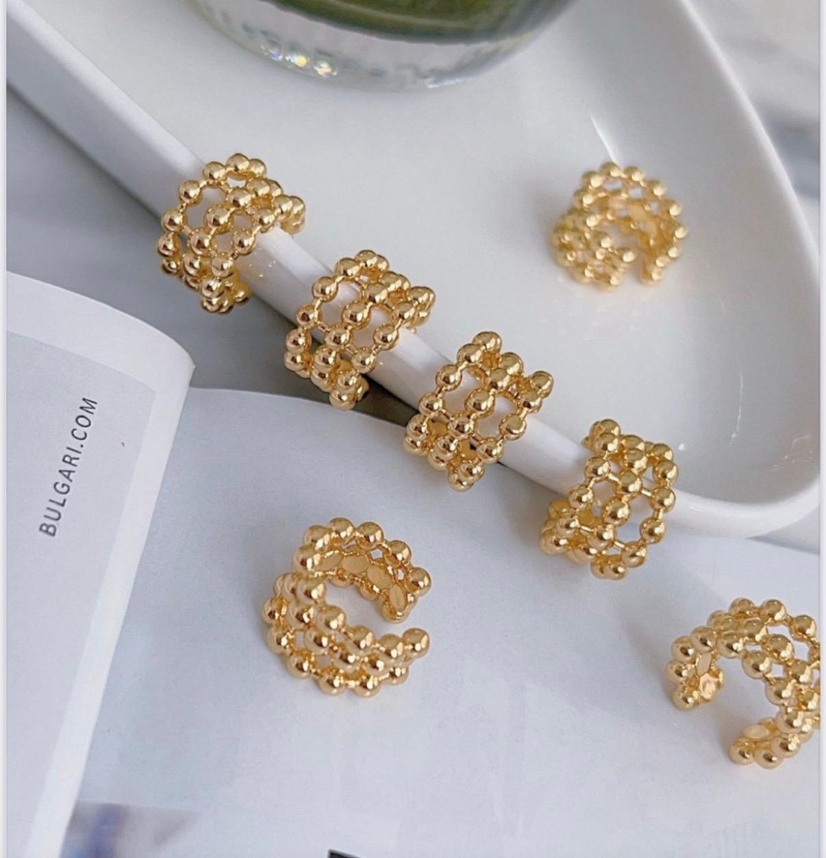 Molly Earcuff