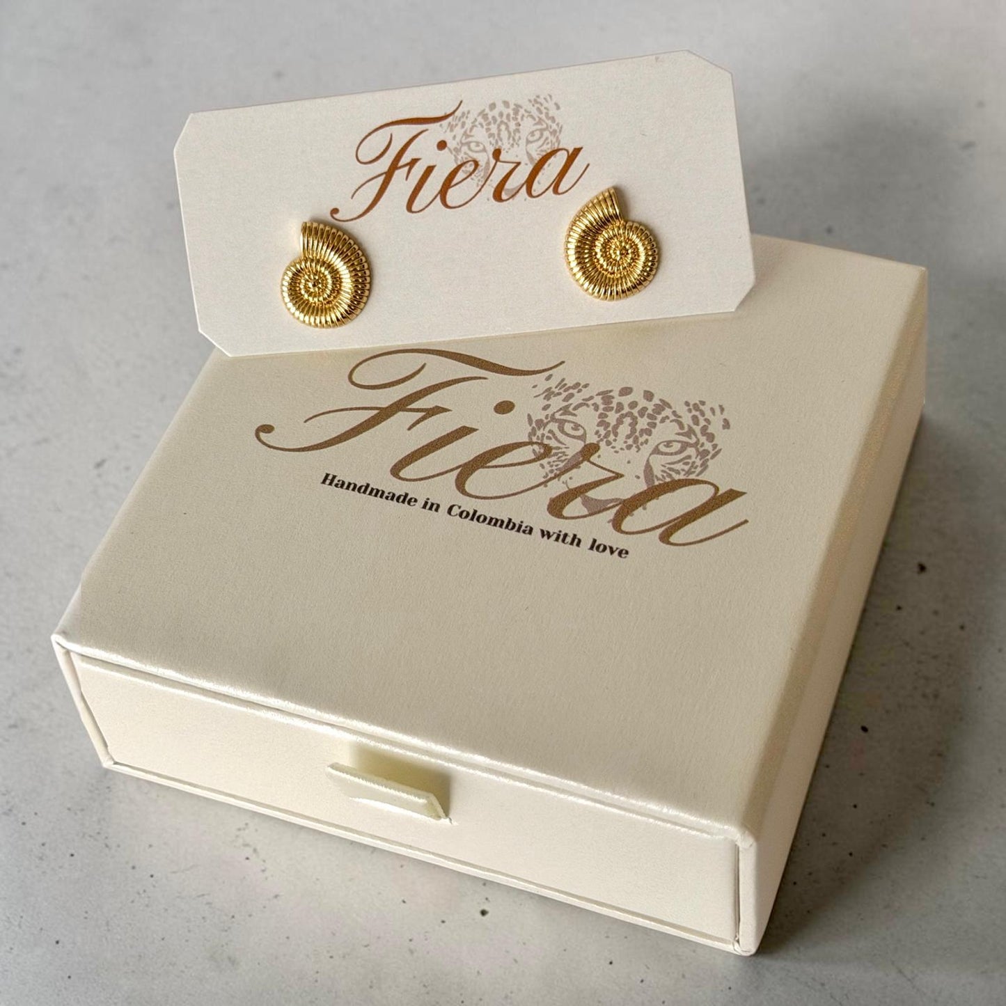 Isla Shell Stud Earrings